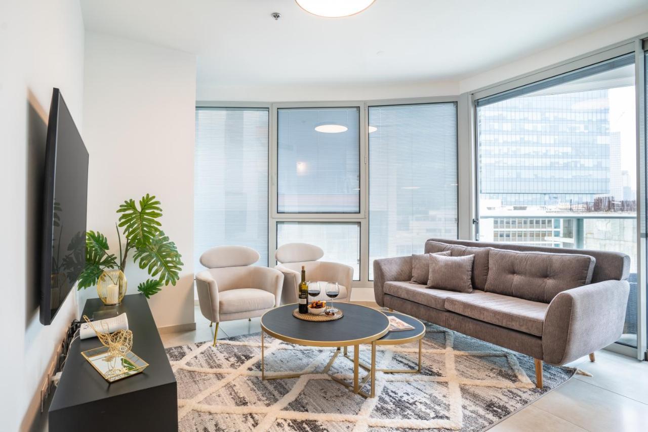 Апартаменты Sunlit Urban Escape With Balcony By Sea N' Rent Тель-Авив Экстерьер фото